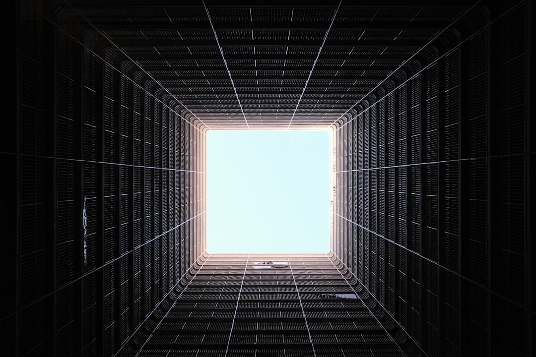 الفرق بين السيرفرات الفيزيائية والسيرفرات الافتراضية (VPS)